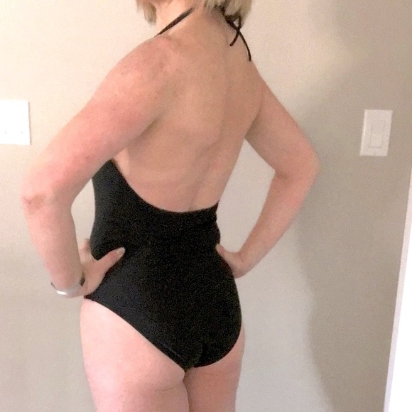 💕 Host Pick 💕 One piece halter swimsuit - Picture 5 of 6